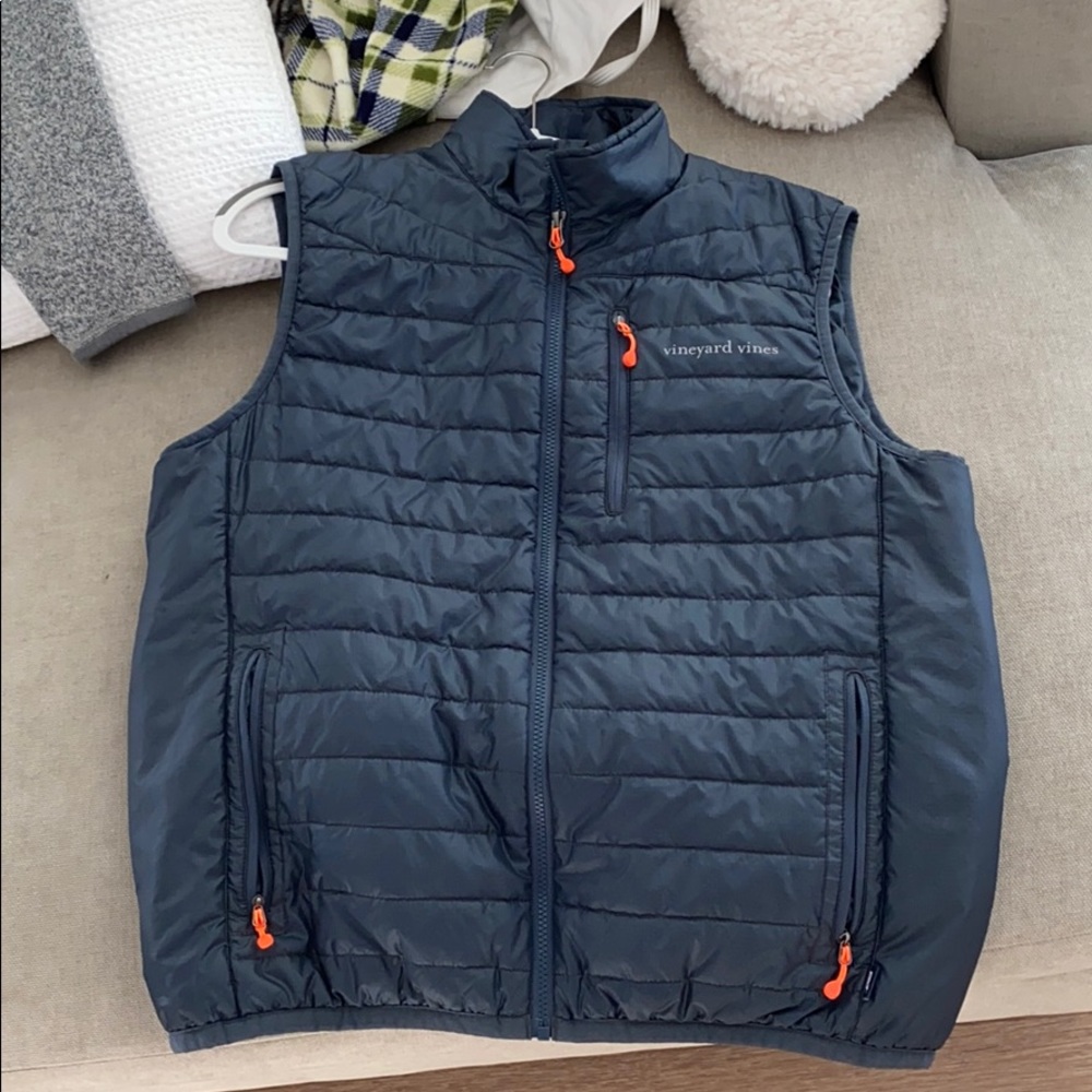 vineyard vines vest medium